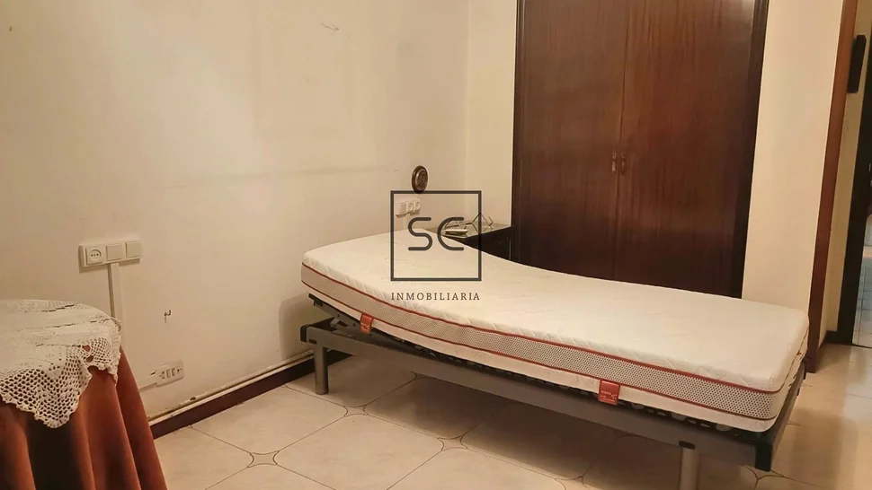 Amplio piso más local comercial en fene