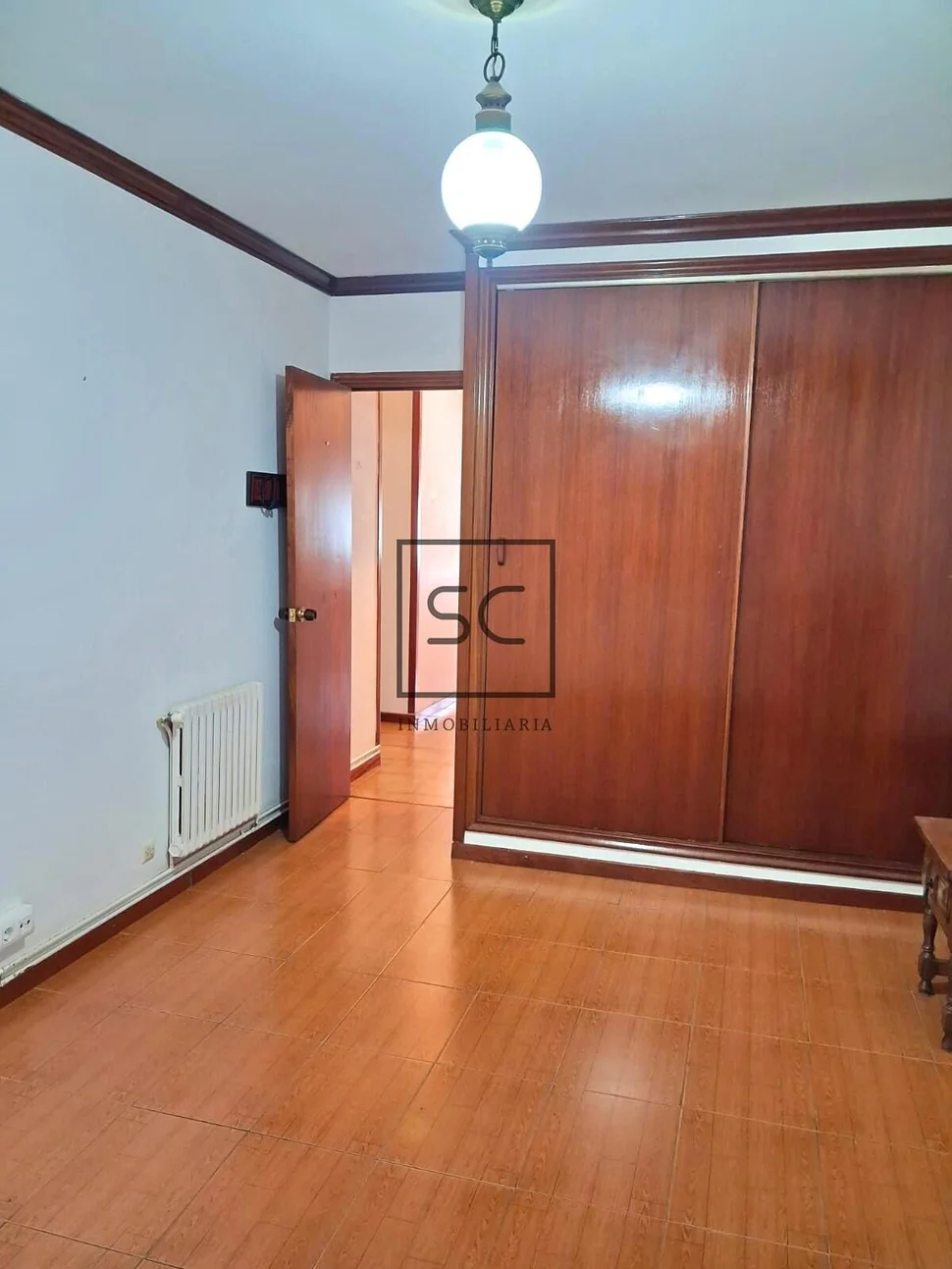 Amplio piso más local comercial en fene