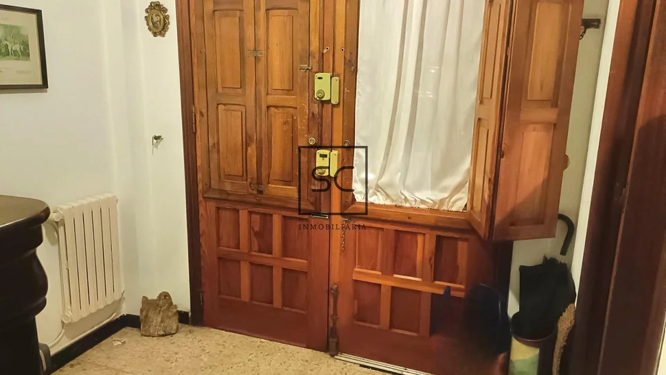 Amplio piso más local comercial en fene