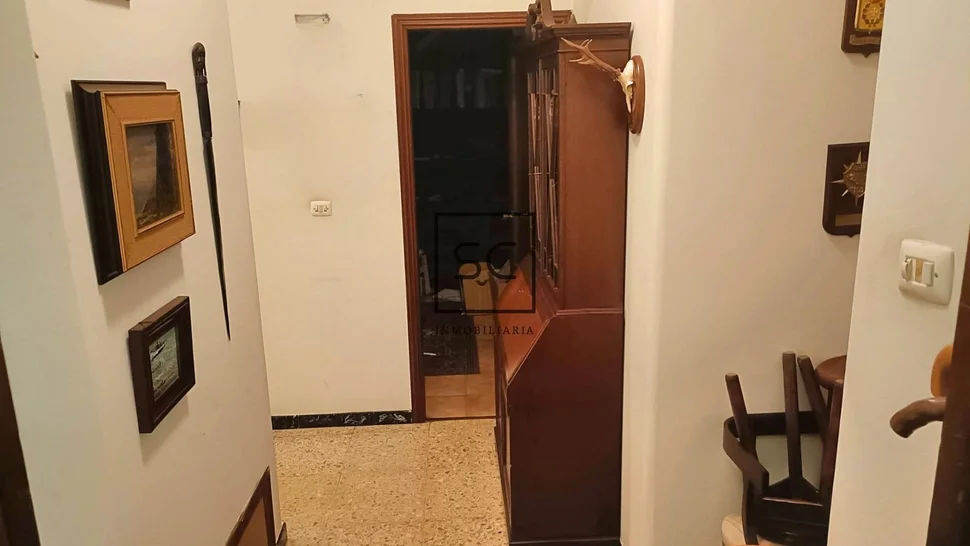 Amplio piso más local comercial en fene