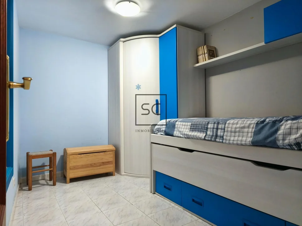 Adosado de dos plantas, patio, bodega y finca en maniños-fene