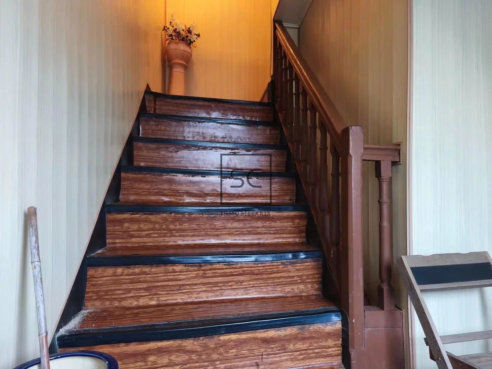 Adosado de dos plantas, patio, bodega y finca en maniños-fene