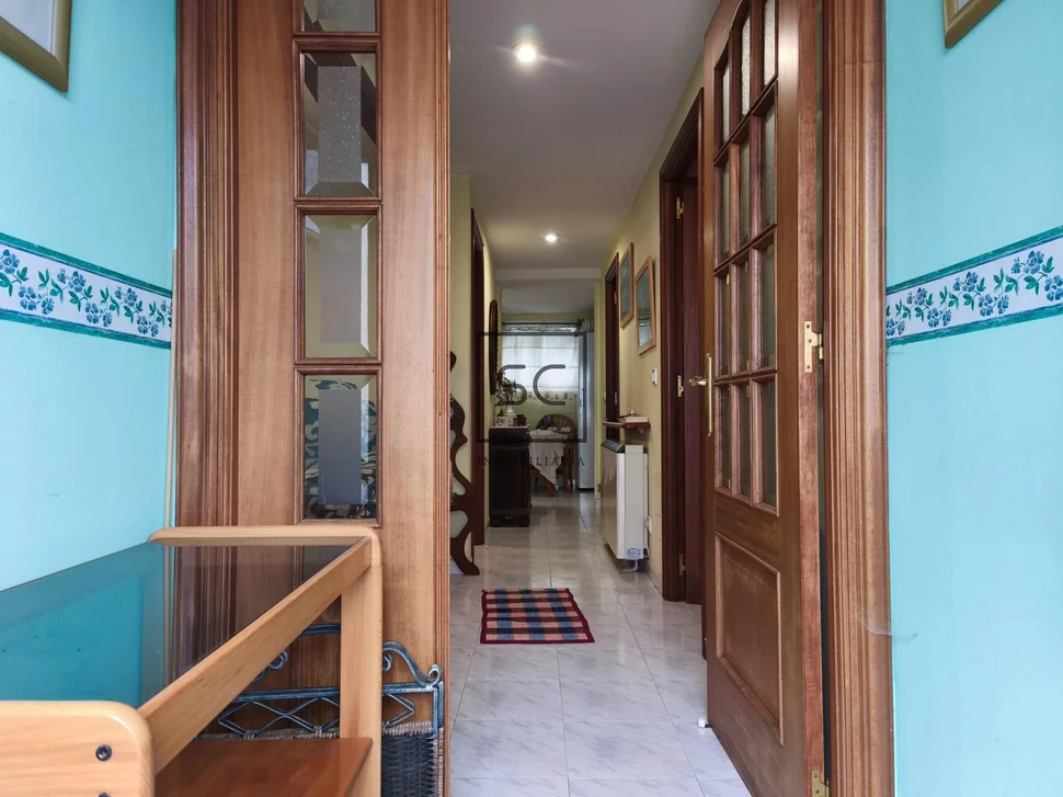 Adosado de dos plantas, patio, bodega y finca en maniños-fene