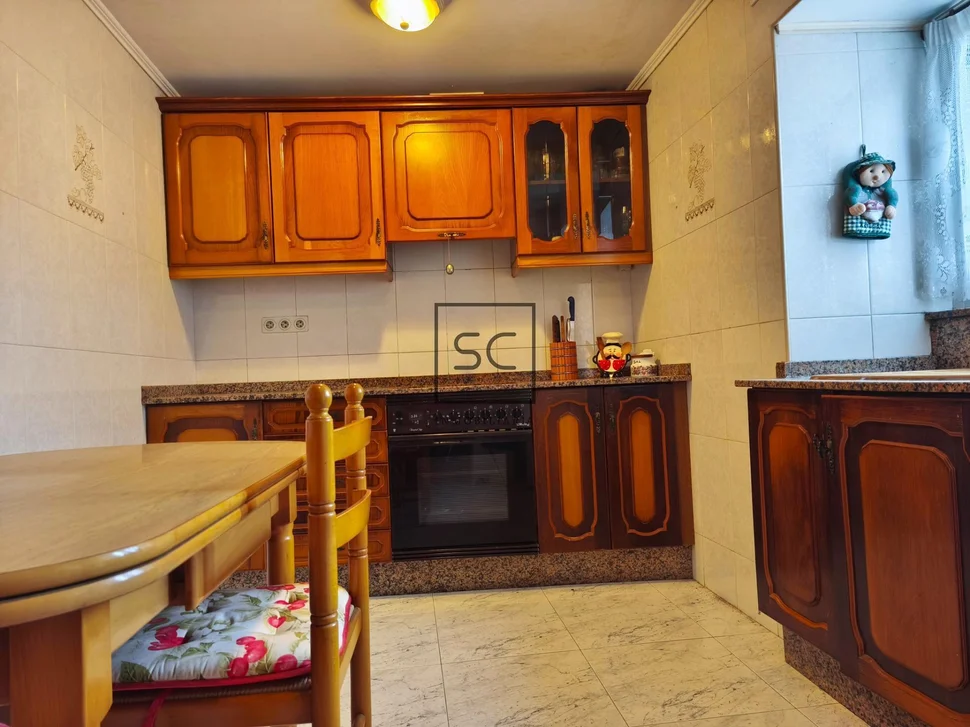 Adosado de dos plantas, patio, bodega y finca en maniños-fene