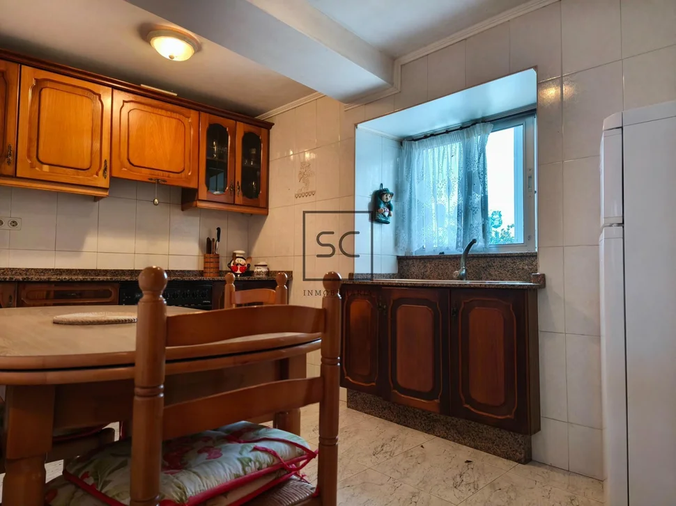 Adosado de dos plantas, patio, bodega y finca en maniños-fene