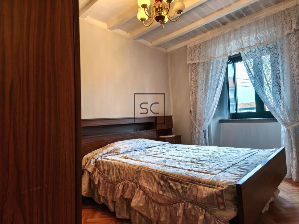 Adosado de dos plantas, patio, bodega y finca en maniños-fene