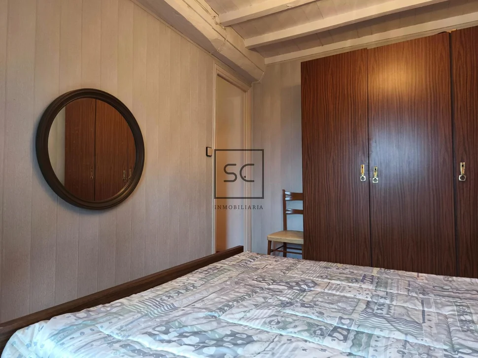 Adosado de dos plantas, patio, bodega y finca en maniños-fene