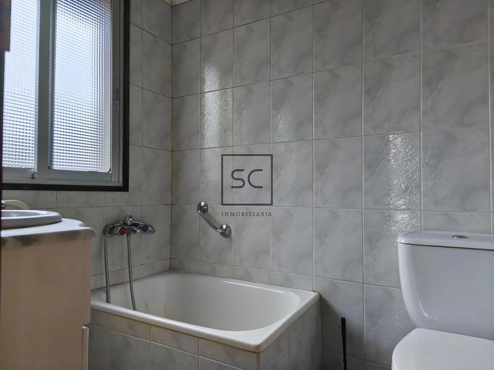 Adosado de dos plantas, patio, bodega y finca en maniños-fene