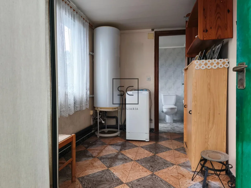 Adosado de dos plantas, patio, bodega y finca en maniños-fene