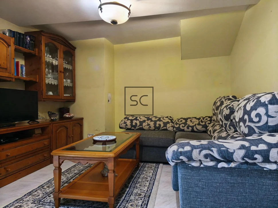 Adosado de dos plantas, patio, bodega y finca en maniños-fene