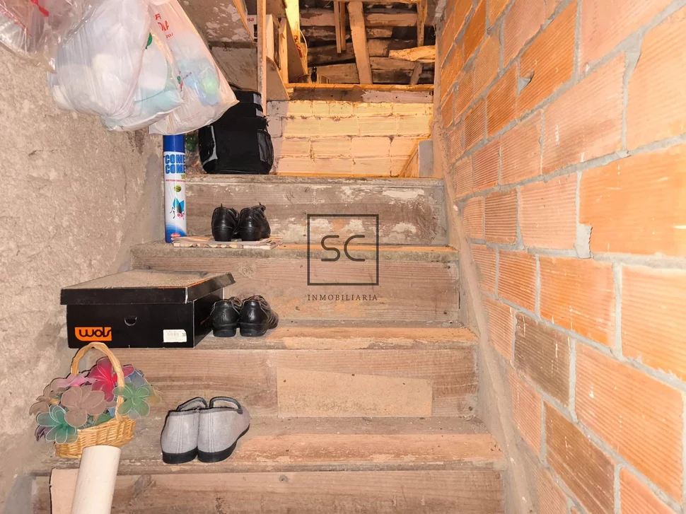 Adosado de dos plantas, patio, bodega y finca en maniños-fene