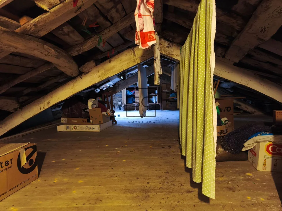 Adosado de dos plantas, patio, bodega y finca en maniños-fene