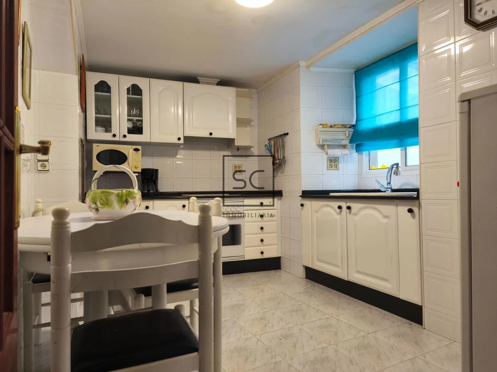 Adosado de dos plantas, patio, bodega y finca en maniños-fene