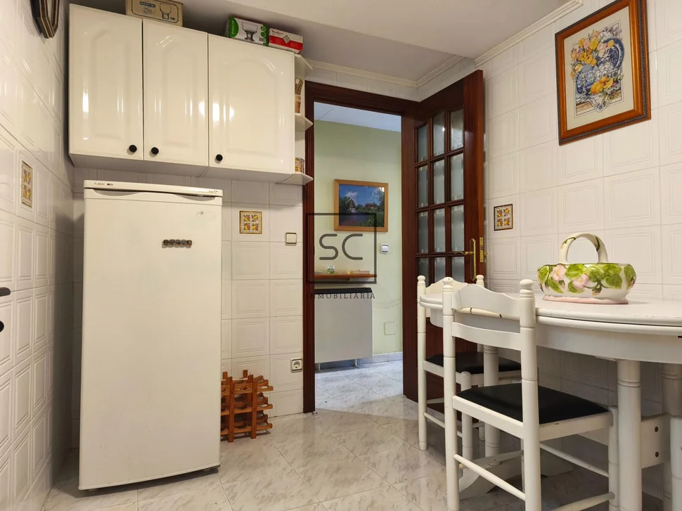 Adosado de dos plantas, patio, bodega y finca en maniños-fene