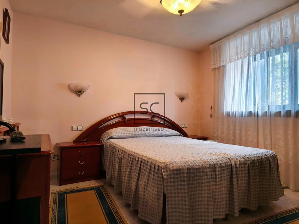 Adosado de dos plantas, patio, bodega y finca en maniños-fene