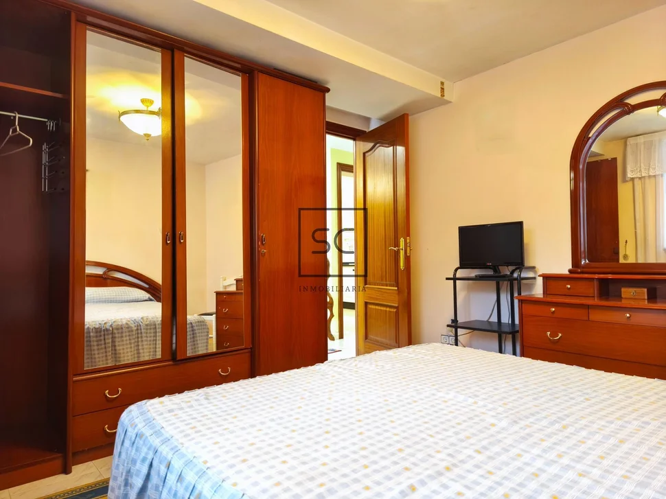 Adosado de dos plantas, patio, bodega y finca en maniños-fene