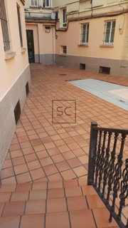 Amplio piso en plaza de españa