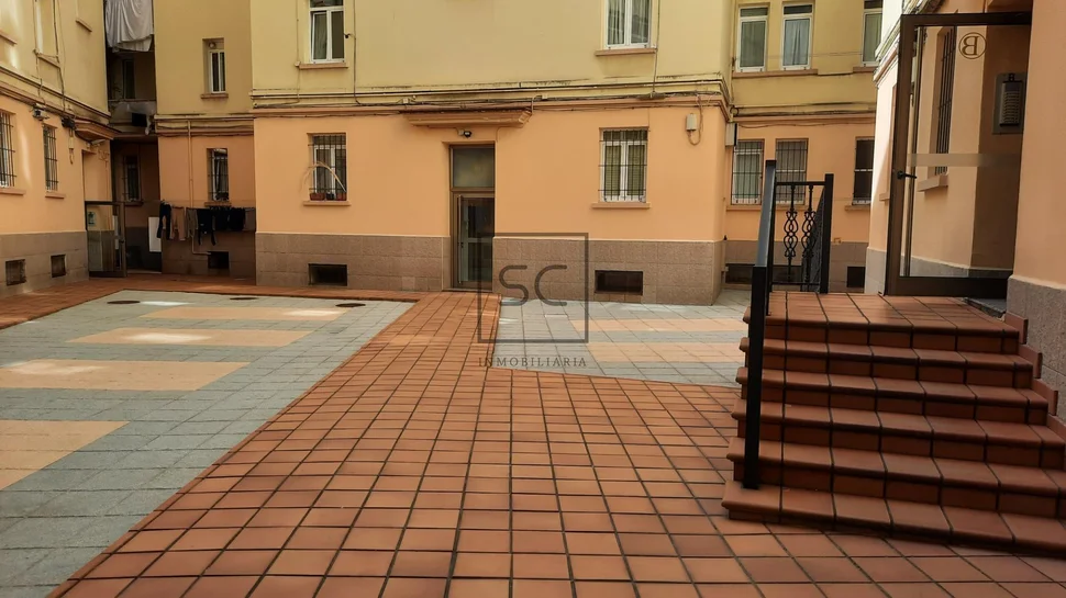 Amplio piso en plaza de españa