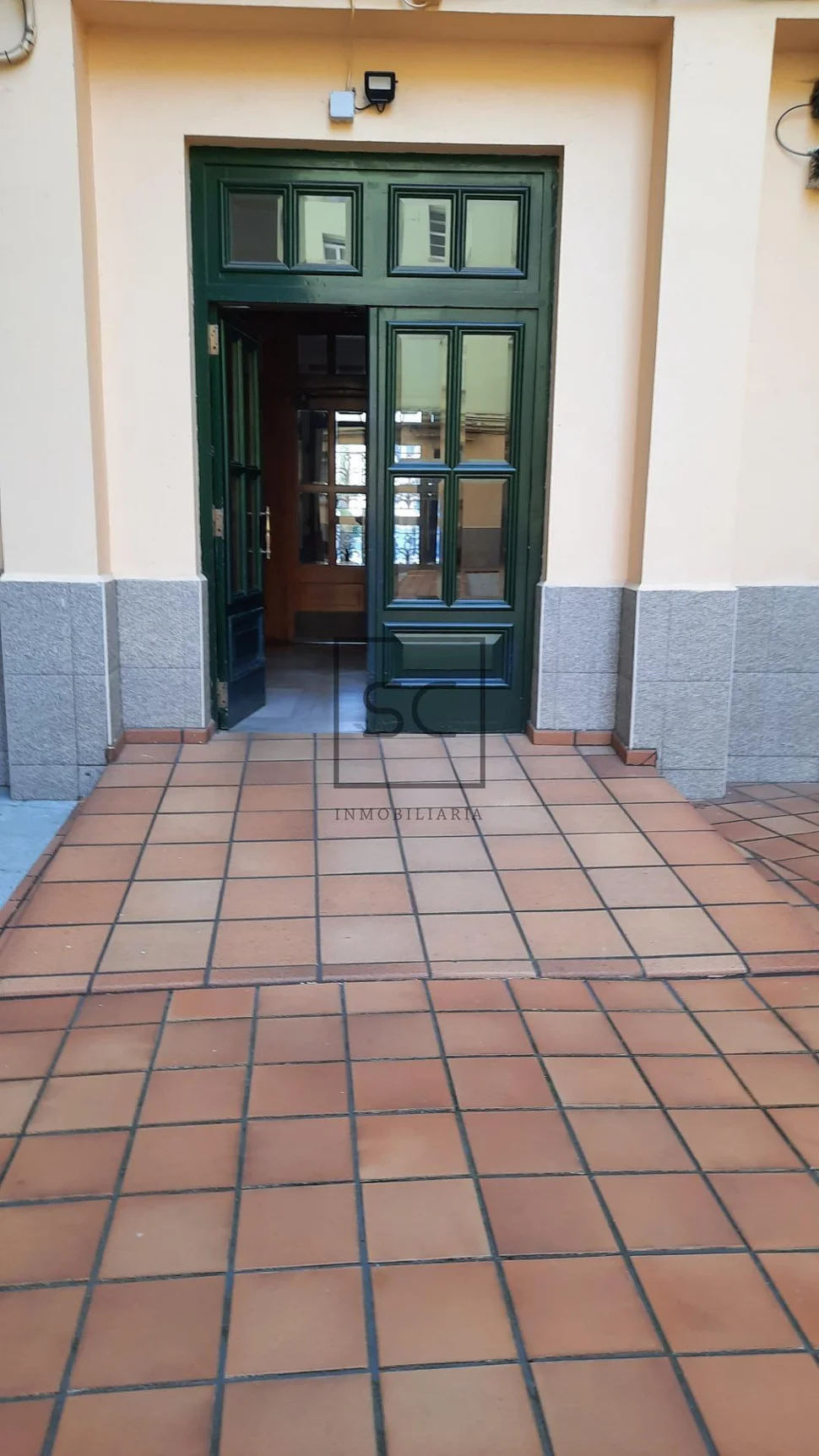 Amplio piso en plaza de españa