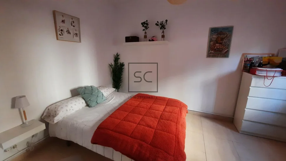 Amplio piso en plaza de españa