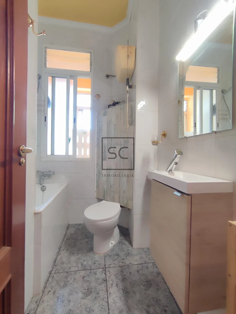 Luminoso tercero sin ascensor en narón