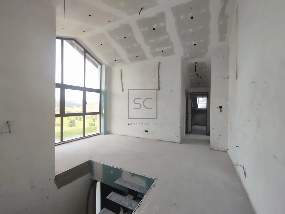 Chalet en construcción con finca edificable en miño