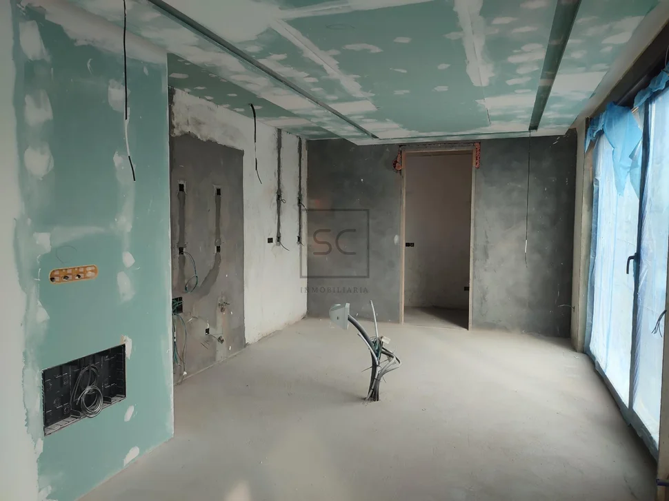 Chalet en construcción con finca edificable en miño