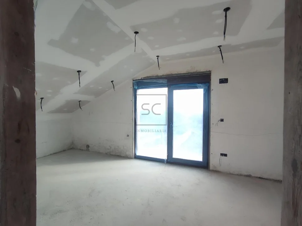 Chalet en construcción con finca edificable en miño