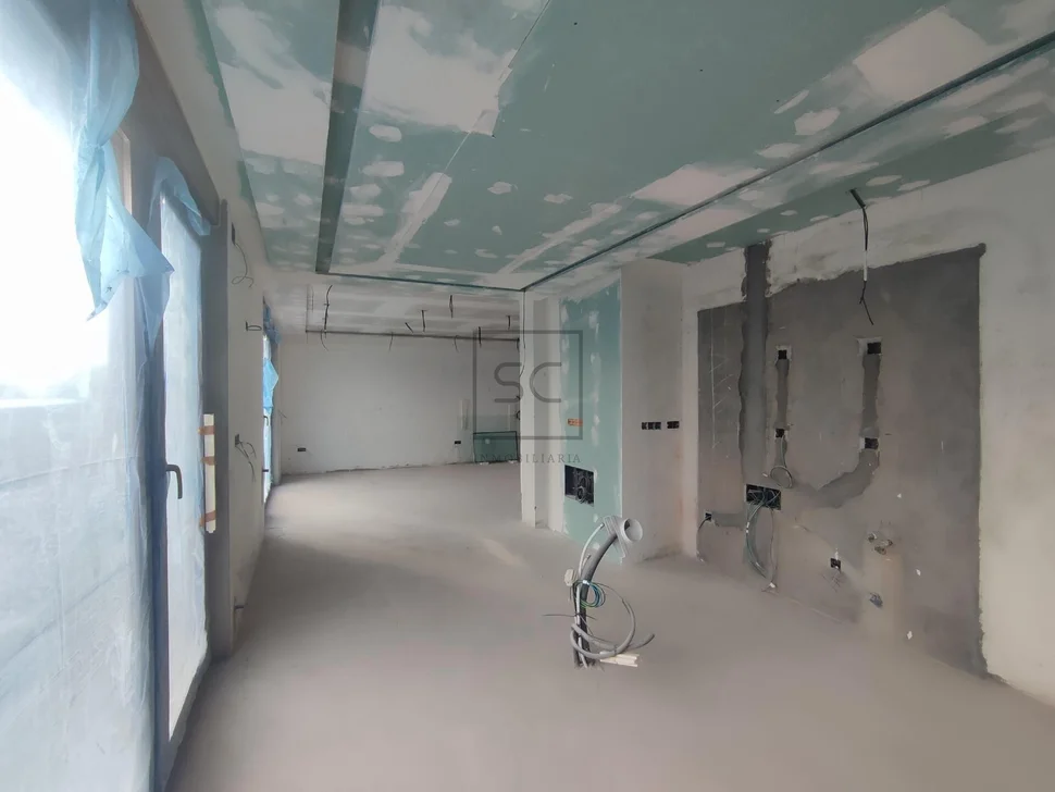 Chalet en construcción con finca edificable en miño