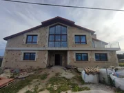 Chalet en construcción con finca edificable en miño