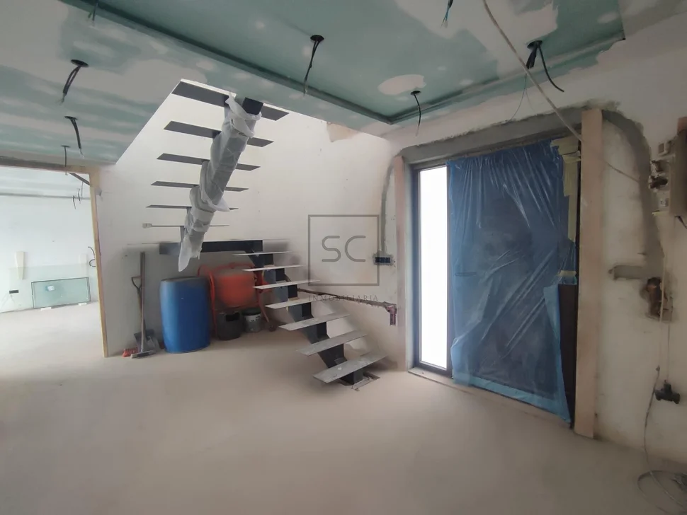 Chalet en construcción con finca edificable en miño