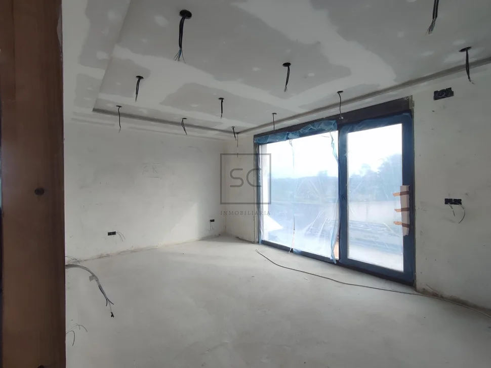 Chalet en construcción con finca edificable en miño