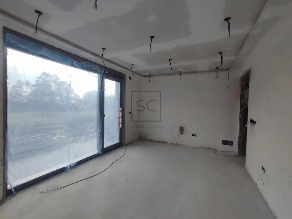 Chalet en construcción con finca edificable en miño