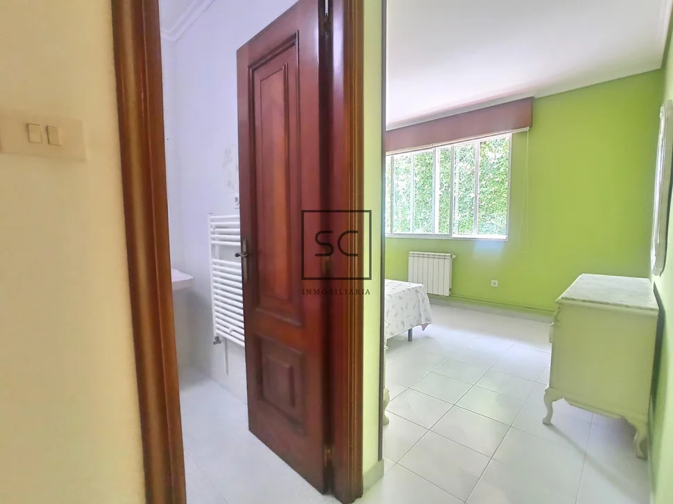 Luminoso piso con terraza y balcón en ferrol