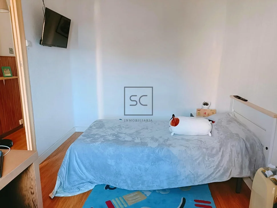 Piso con terraza y bodega en santa cecilia, narón