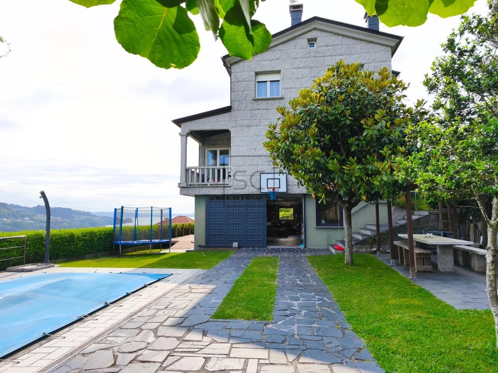 Chalet con piscina en cabañas