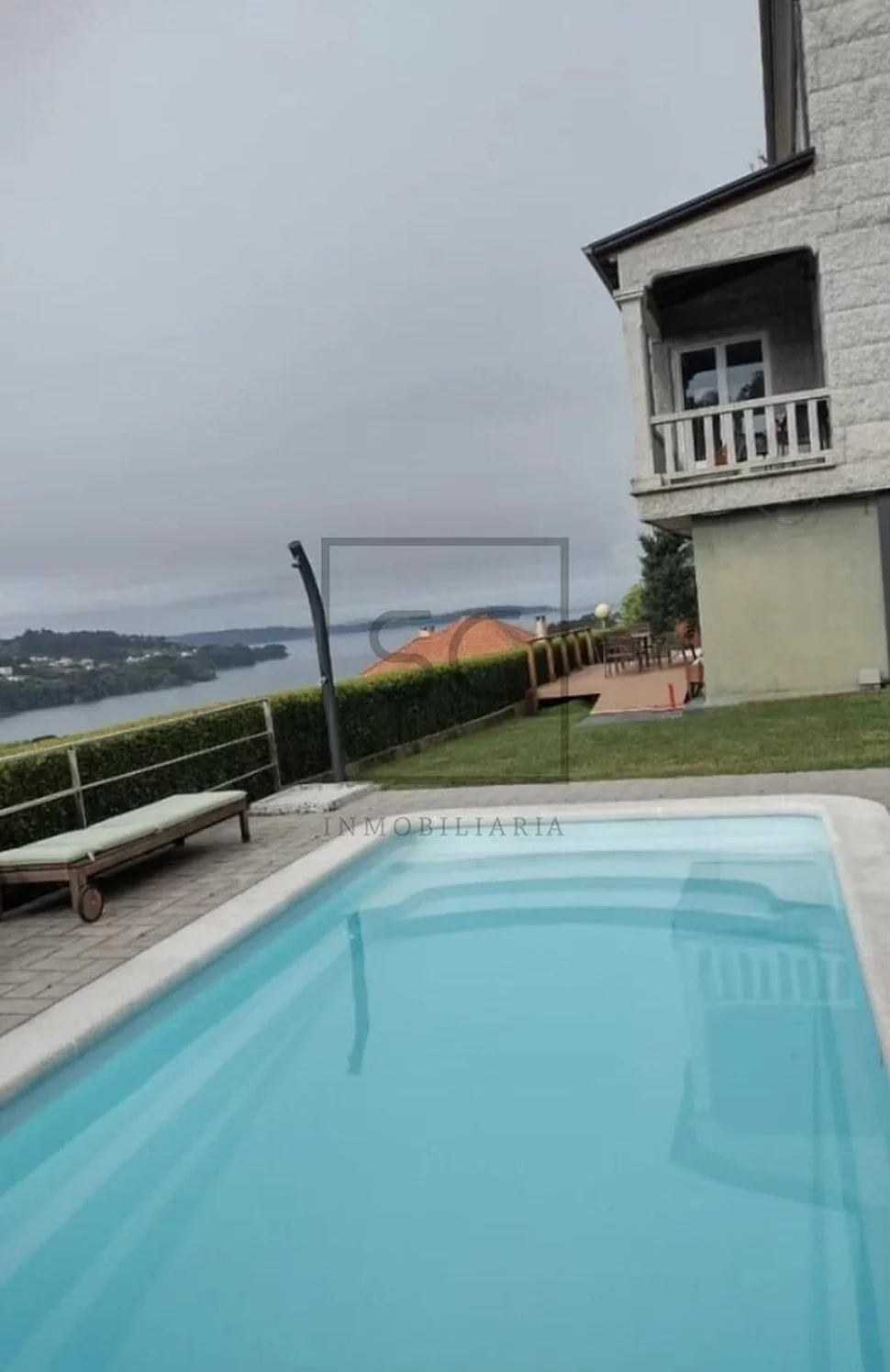 Chalet con piscina en cabañas