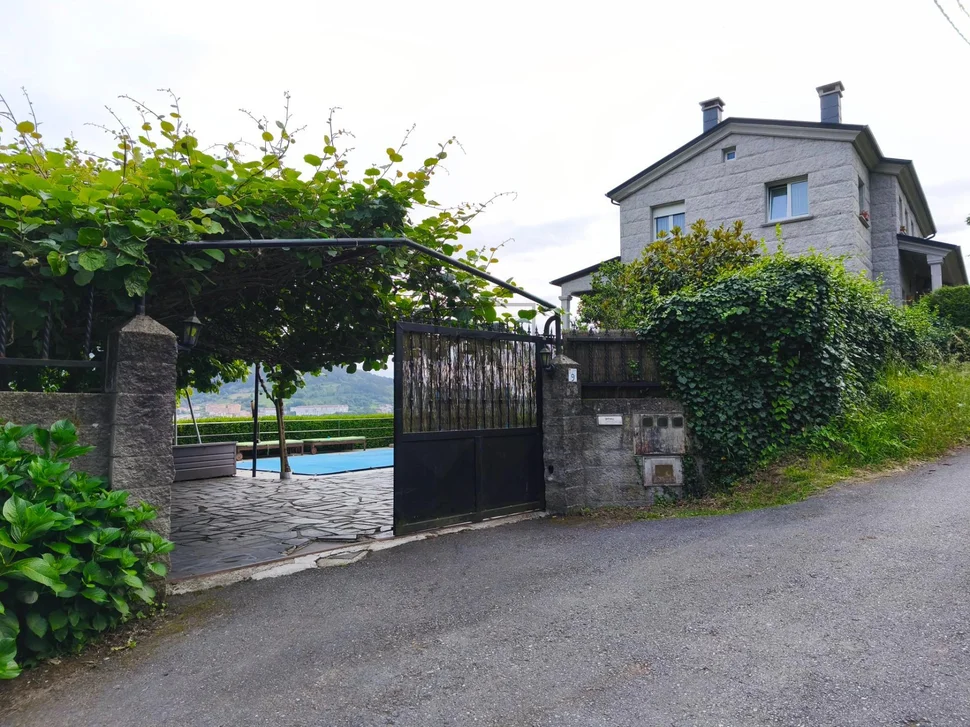 Chalet con piscina en cabañas