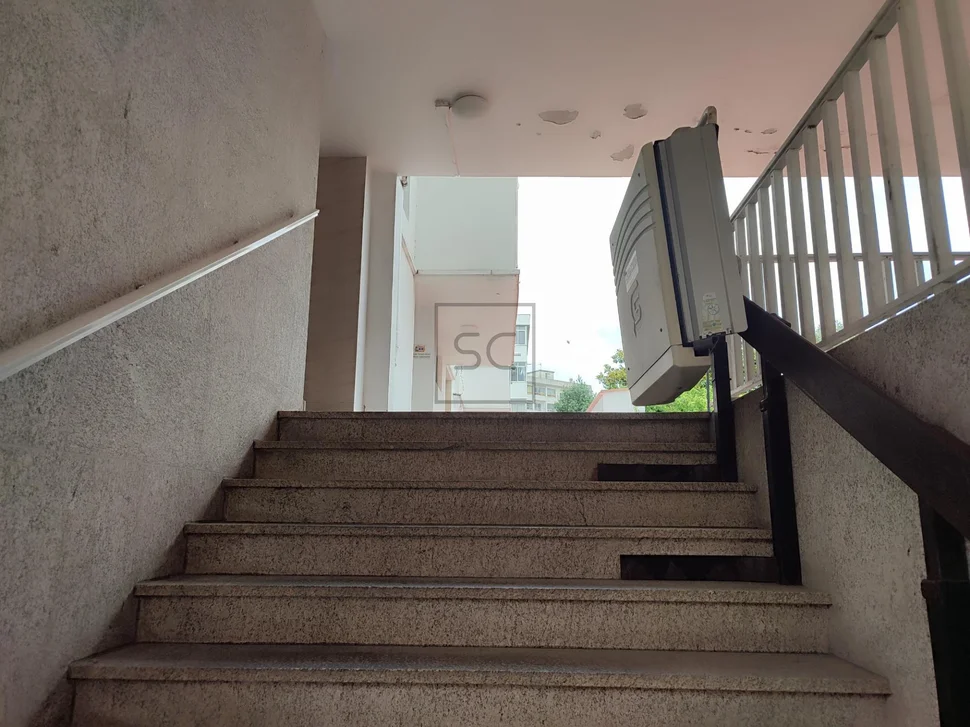 Voluminoso piso con dos terrazas en fene