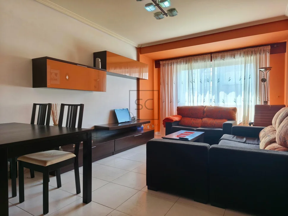 Piso con terraza en santa cecilia, narón