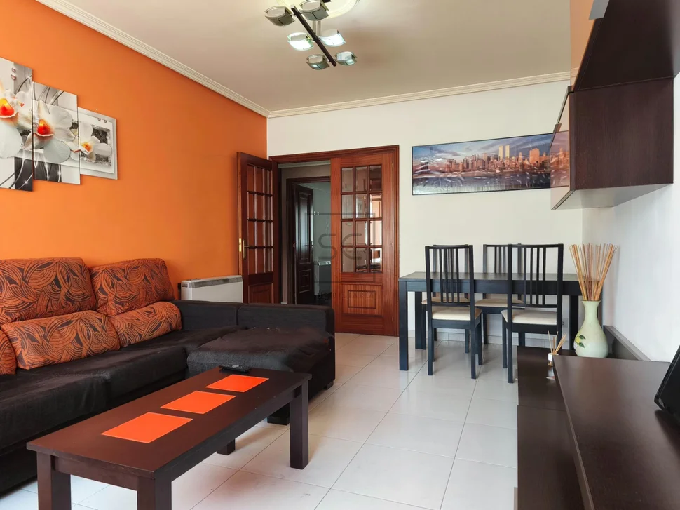 Piso con terraza en santa cecilia, narón