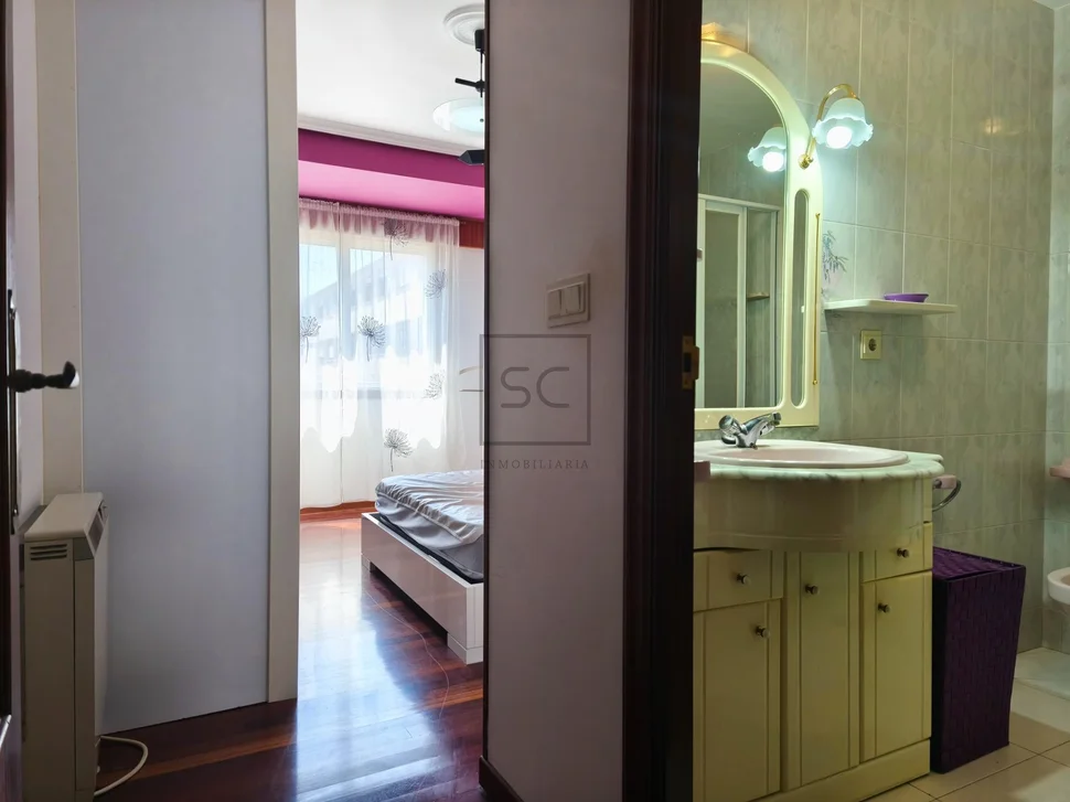 Piso con terraza en santa cecilia, narón