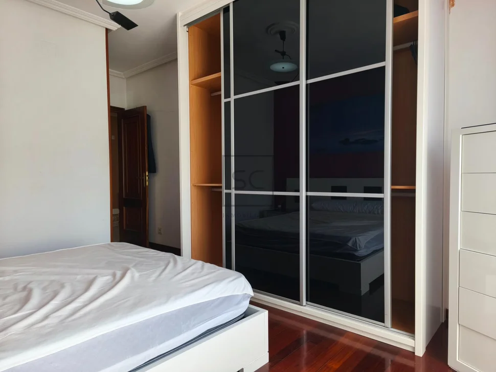 Piso con terraza en santa cecilia, narón