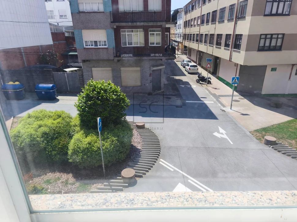 Piso con terraza en santa cecilia, narón