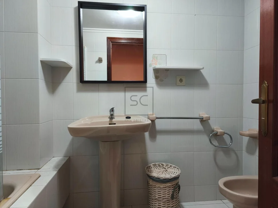 Piso con terraza en santa cecilia, narón