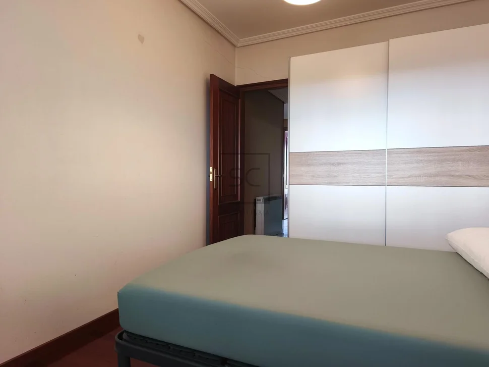 Piso con terraza en santa cecilia, narón