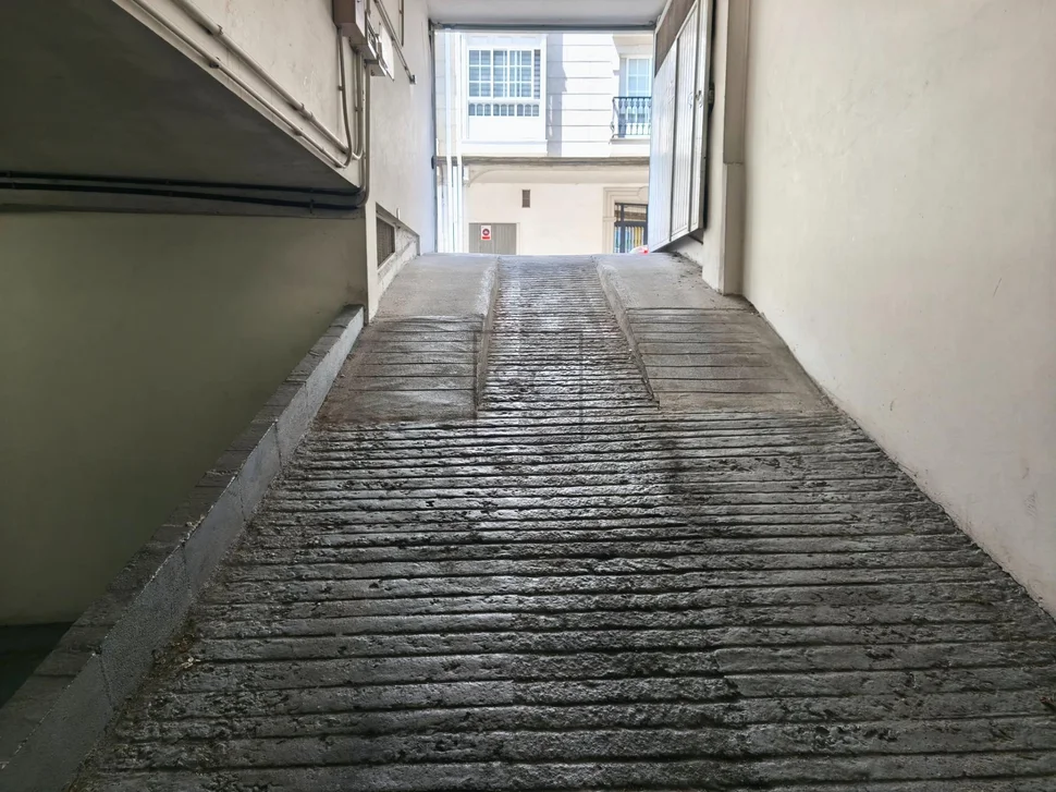 Piso con terraza en santa cecilia, narón