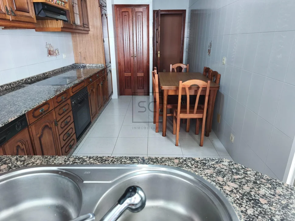 Piso con terraza en santa cecilia, narón