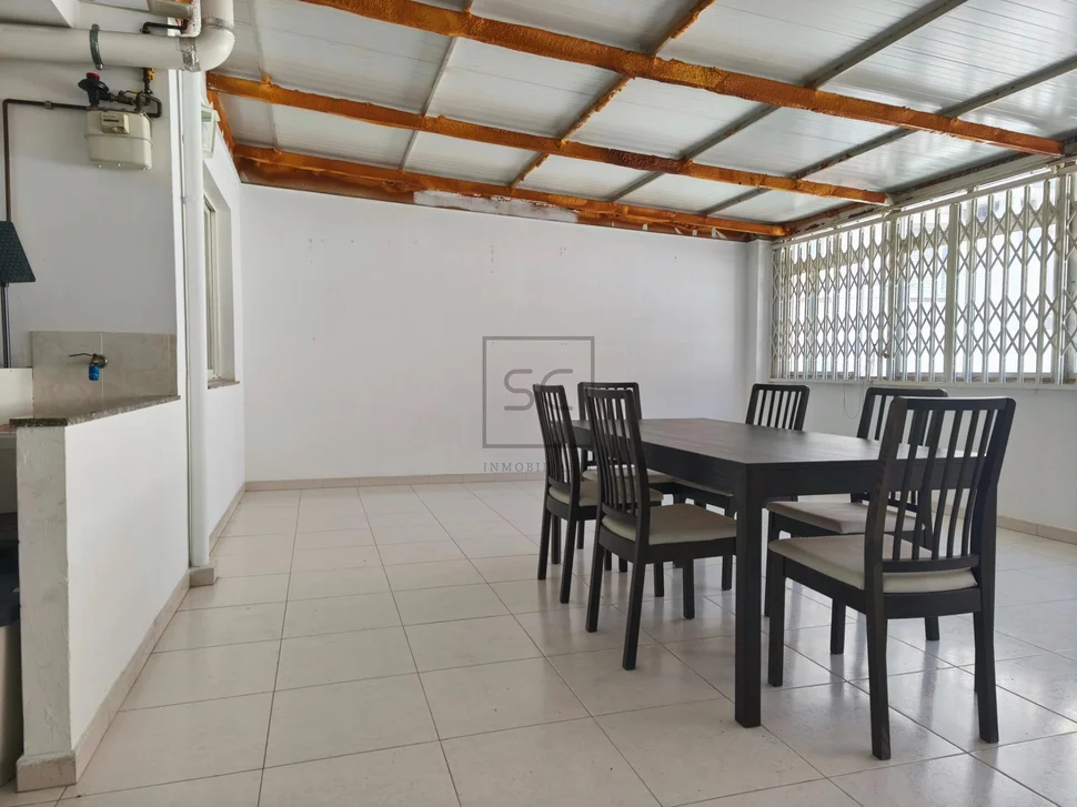 Piso con terraza en santa cecilia, narón