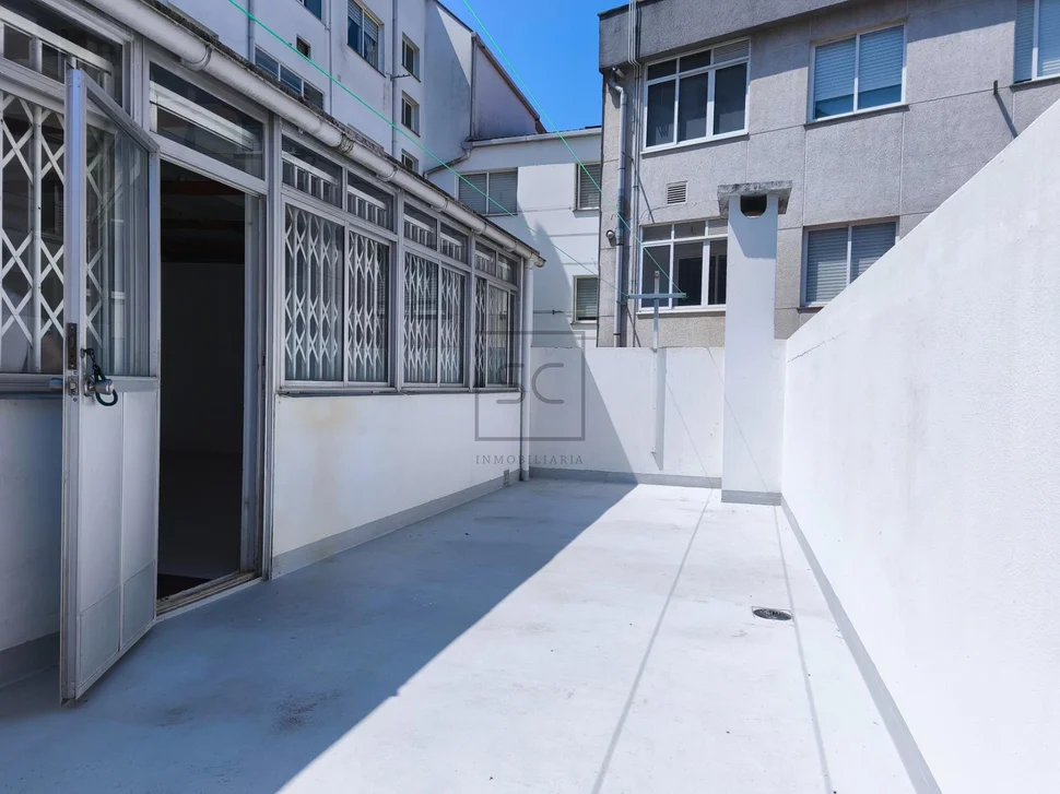 Piso con terraza en santa cecilia, narón